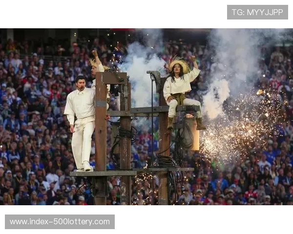 拉丁歌手坏痞兔领衔超级碗中场秀，成为首位独立主秀的拉丁艺人